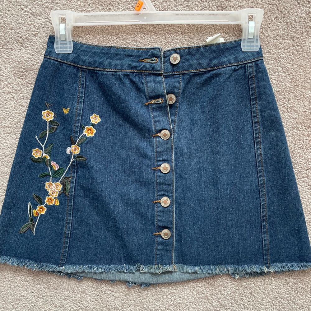 Multiple skirts - Picture 5 of 8